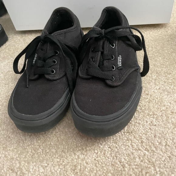 Vans - Picture 1 of 4